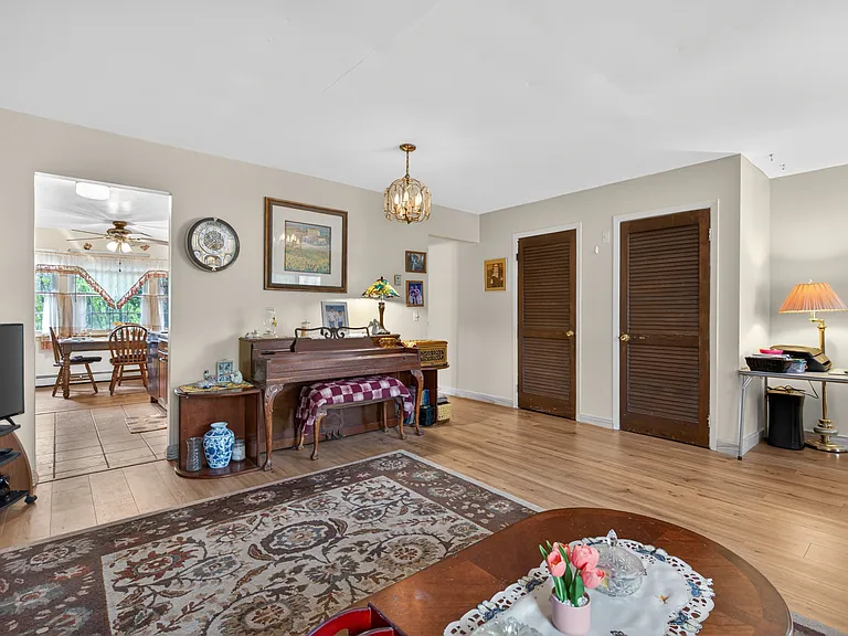 54 Whitman Ct — Photo 21