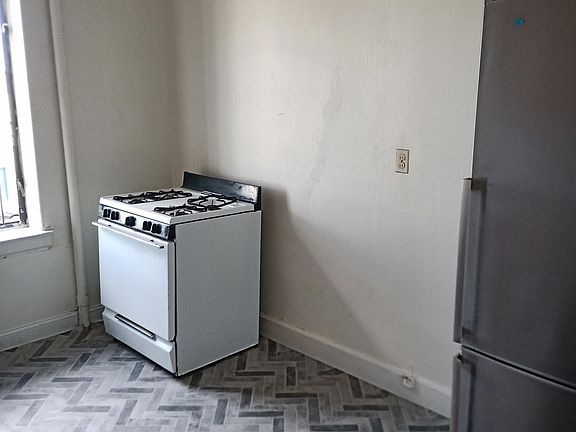3rd image of 56 Fairview St