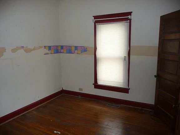 3rd image of 848 Richie Ave