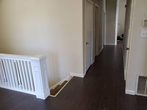 4th image of 702 Oak St