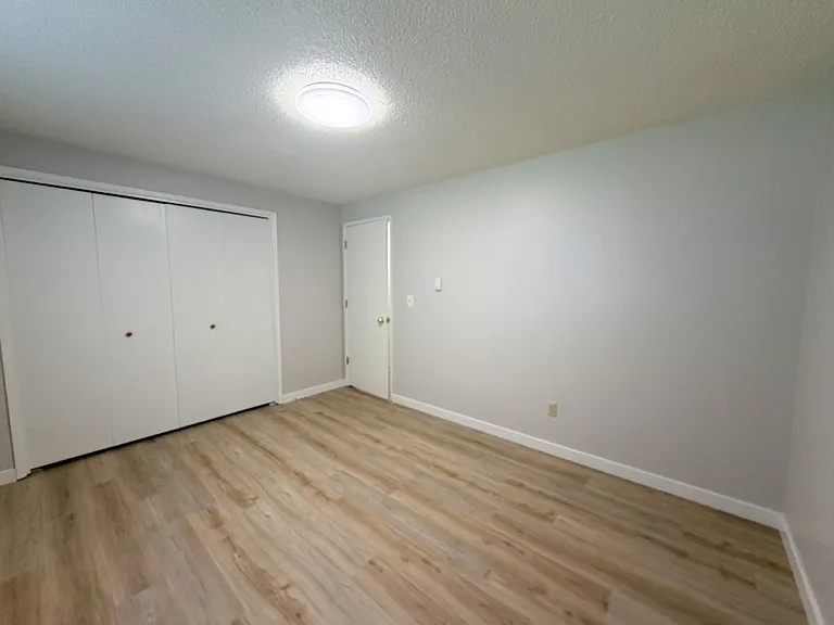 6127 - 6131 Onyx Avenue — Photo 15