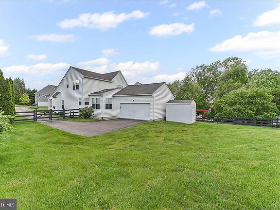 3rd image of 620 Abingdon Cir