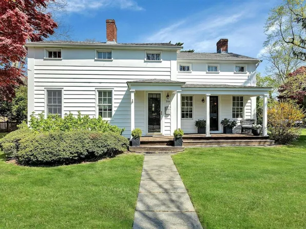 719 Middle Road, Bayport, NY 11705