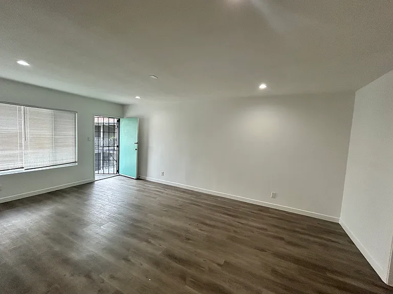 4800 August St #11 — Photo 4