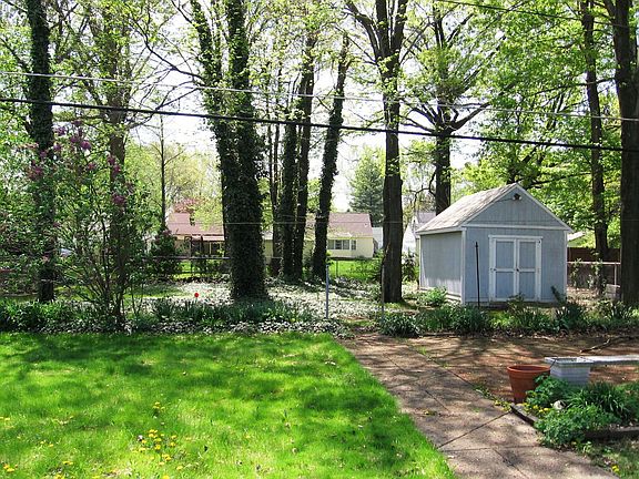 2nd image of 1901 Oaklawn Dr