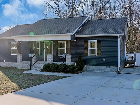 3rd image of 1554 S Spring St