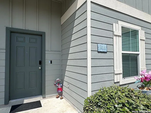 5 bed, 2.5 bath, 1900 sqft, $2,000 — Photo 3