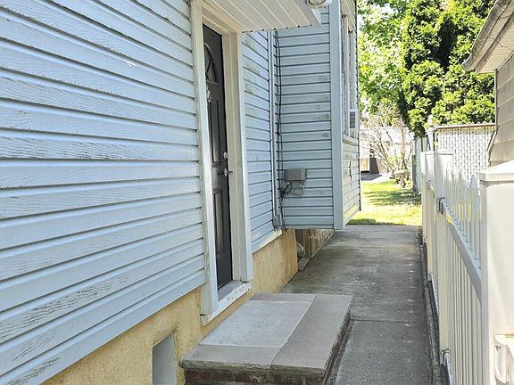 3rd image of 16 Allison Pl