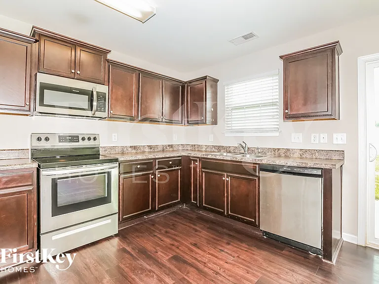 1547 Kilstrom St — Photo 8