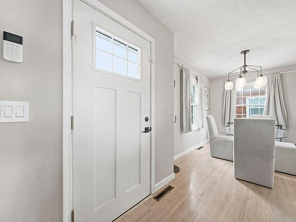 4th image of 429 Carilla Ln
