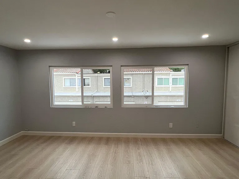 2020 Indiana St — Photo 10