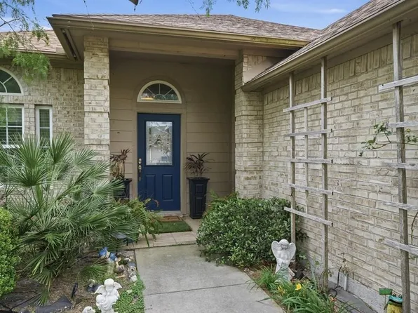 107 Georgian Oaks, Rockport, TX 78382
