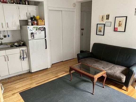 3rd image of 70 W 71st St APT 4