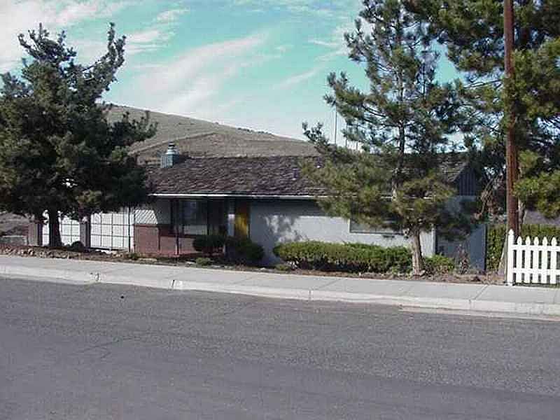 1st image of 807 W 6th Ave