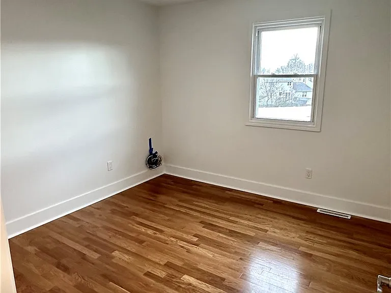 8662 Bayview Dr — Photo 16