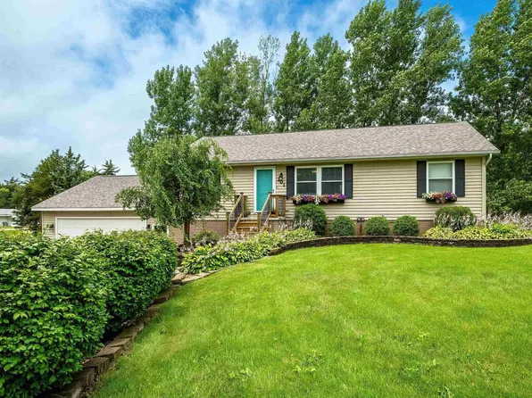 201 S Juniata St, Blue Grass, IA 52726
