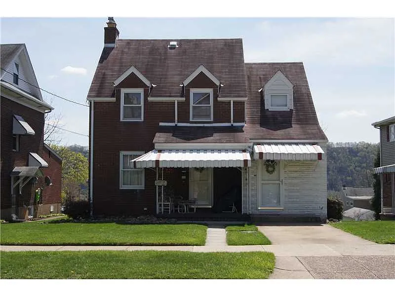 520 Rosslyn Ave photo 1