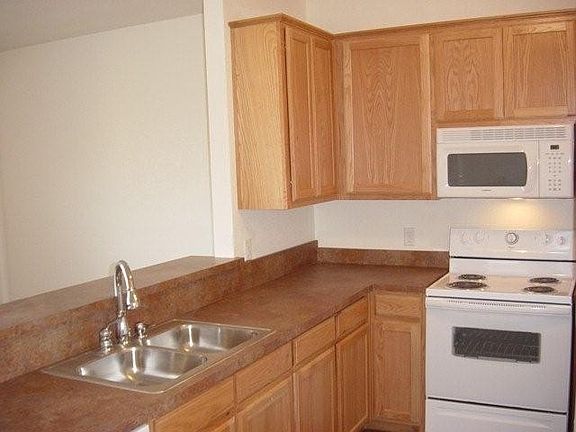 3rd image of 8134 W Elizabeth Ln