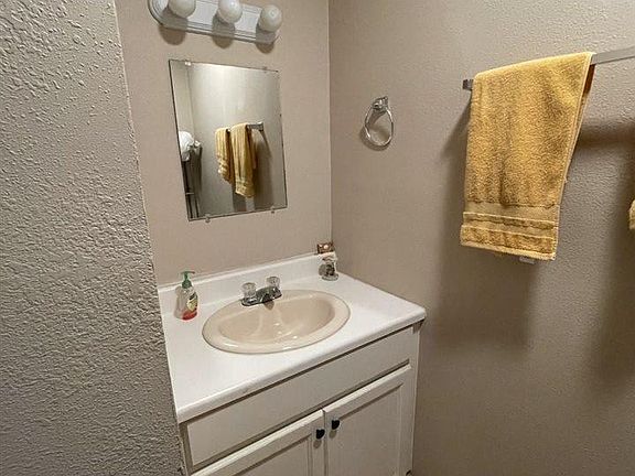 3rd image of 100 Abbeville Dr