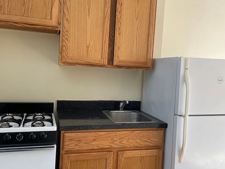 Q Street Apartments — Photo 9