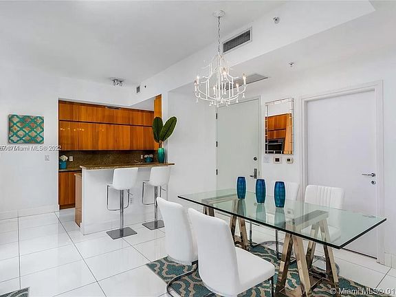 5th image of 50 S Pointe Dr APT 1003