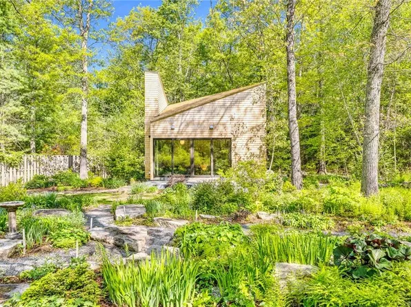 7 Howard Hill Rd, Foster, RI 02825