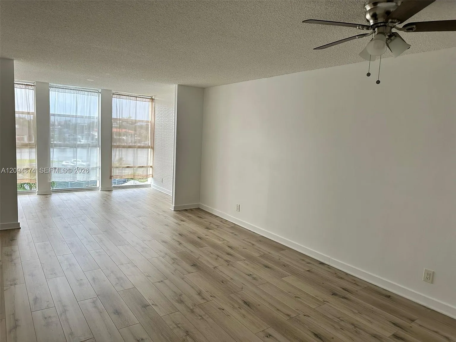 Desoto Park Condo — Photo 3