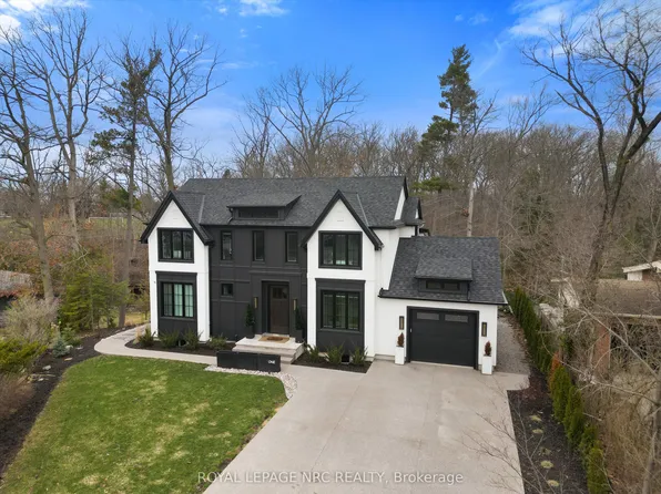 1 Briarfield Cres, Saint Catharines, ON L2T 3T4