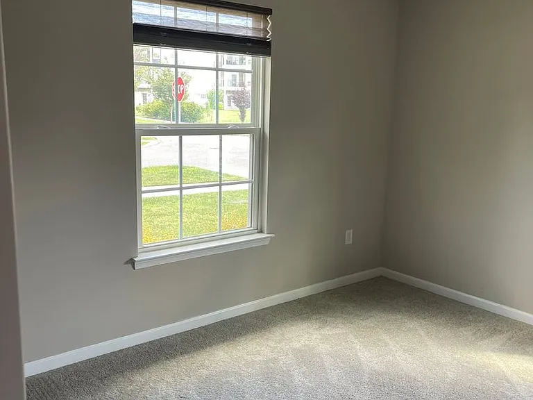 331 S Parkway Dr — Photo 14