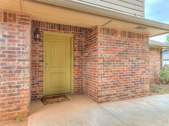 2nd image of 2101 Buena Vida Ln #2101