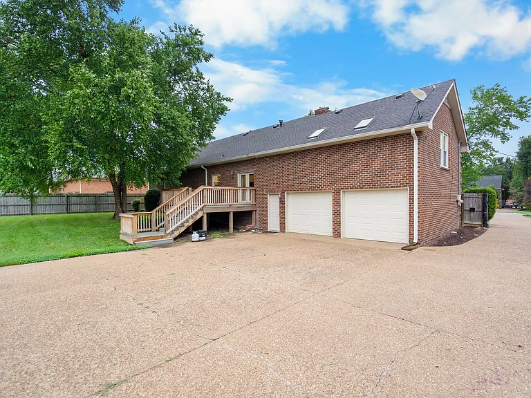 105 Walnut Ct — Photo 22