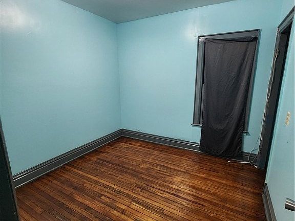 3rd image of 599 E Ferry St