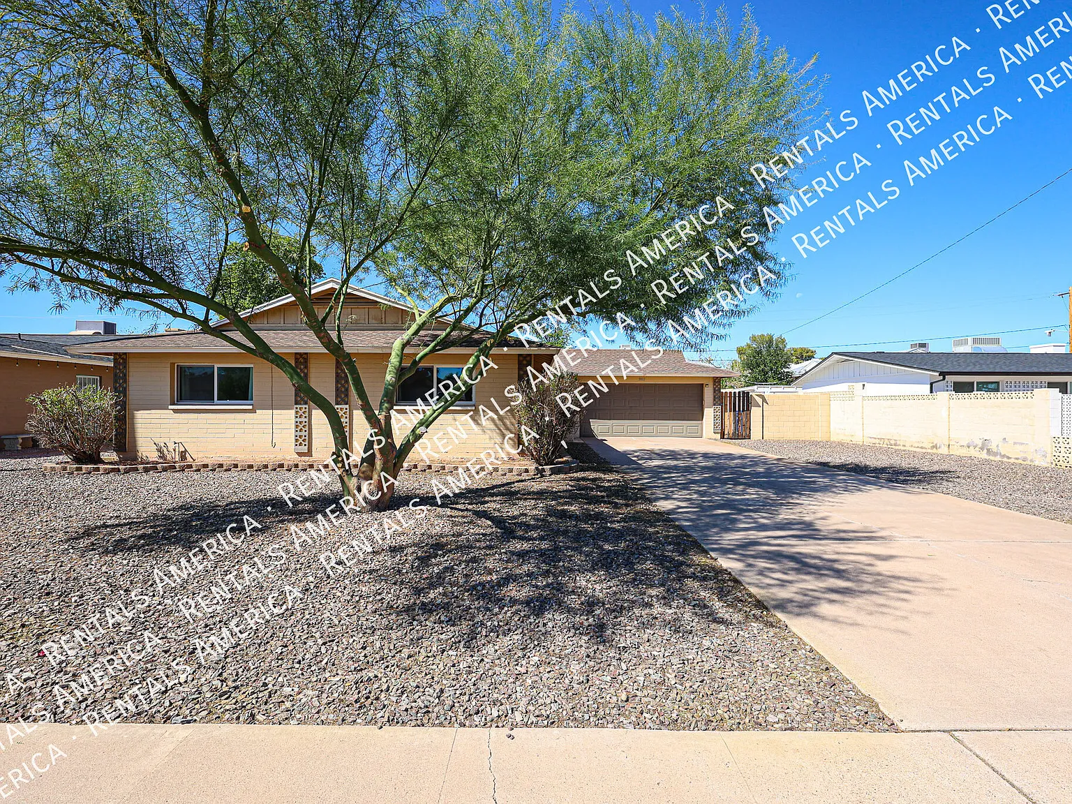 NO HOA, 4/2 bath Home in Tempe — Photo 1