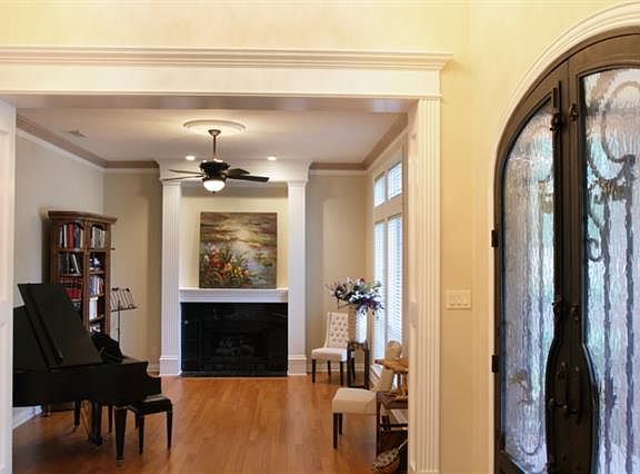 5th image of 816 Woodhaven Dr