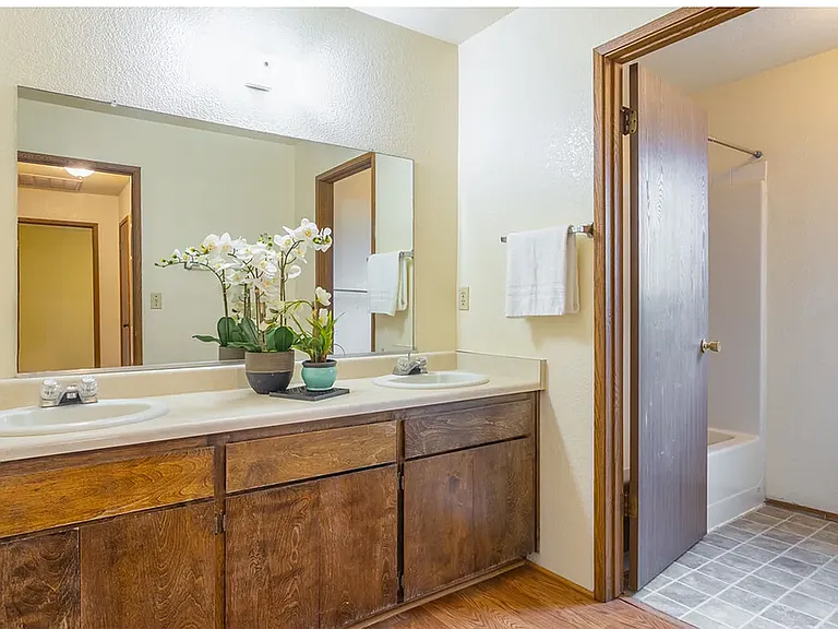 Regency Townhomes — Photo 6