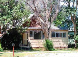 242 S 17th St, Hot Springs, SD 57747