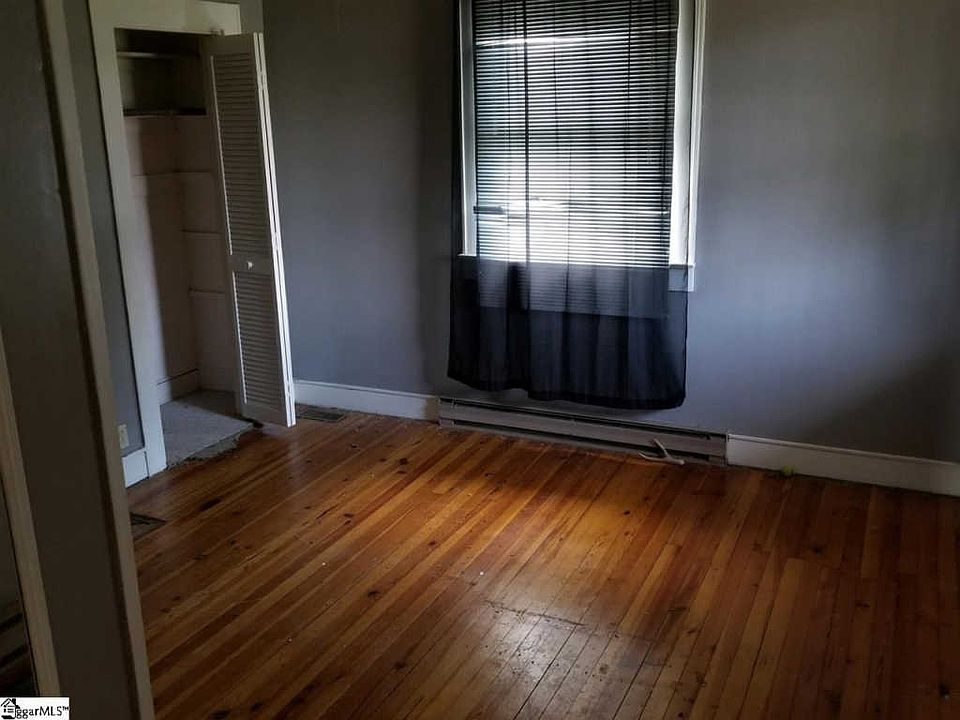 2nd image of 18 Oak St