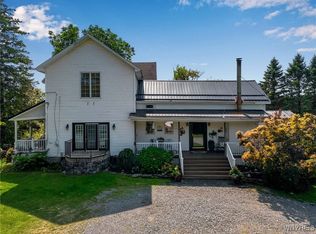 568 Town Line Rd, Lancaster, NY 14086