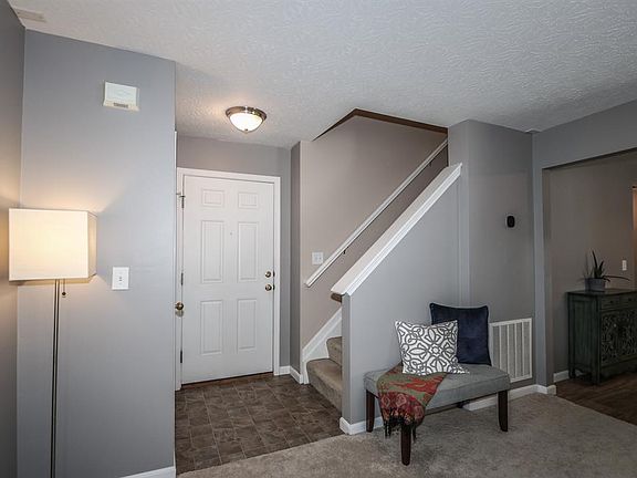 3rd image of 7414 Heaton Cir
