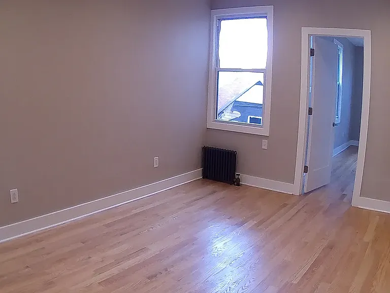 561 Fairview Ave #2R — Photo 5
