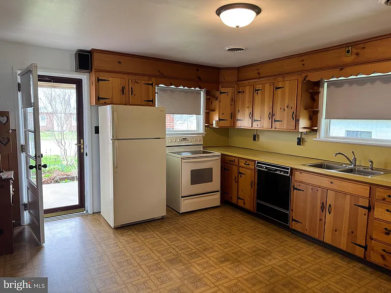 1018 Lancaster Pike — Photo 2