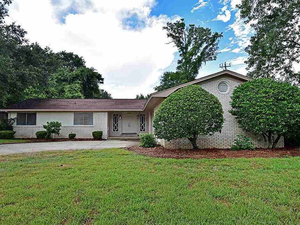 1st image of 2440 Connell Dr