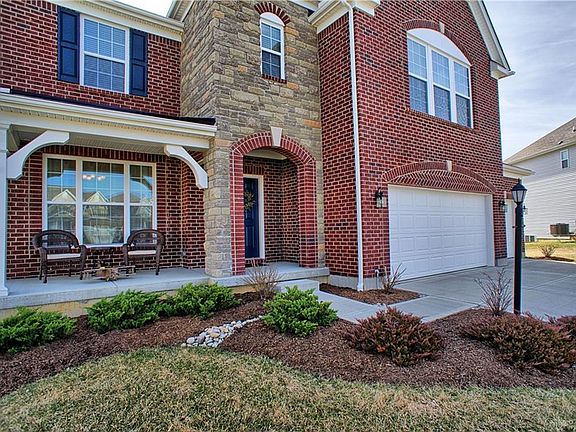 2nd image of 1043 Lancashire Dr