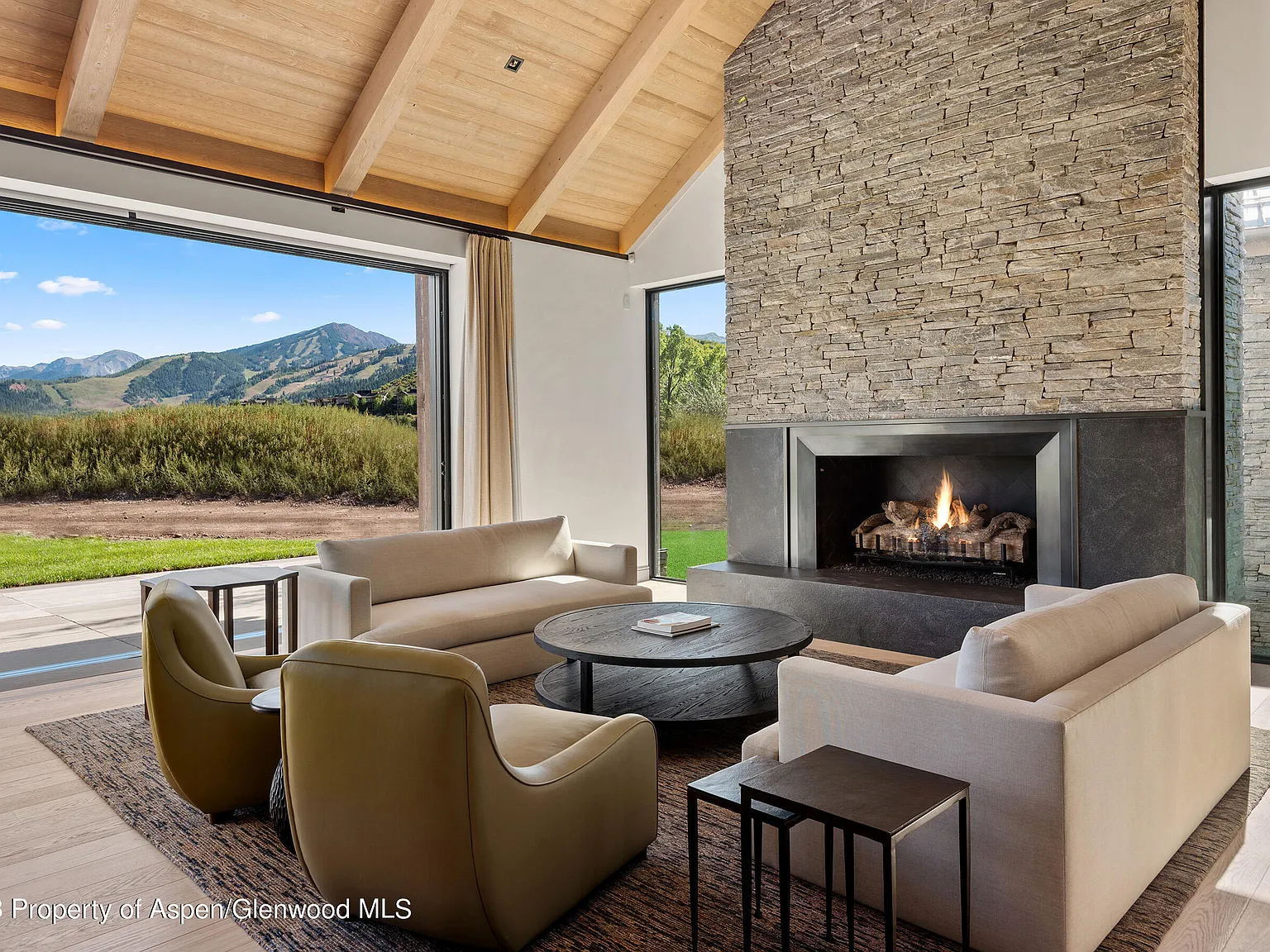 4 bed, 5.0 bath, 5750 sqft, $200,000 — Photo 3