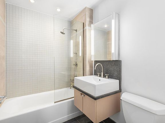 5th image of 120 Greenwich St APT 4C