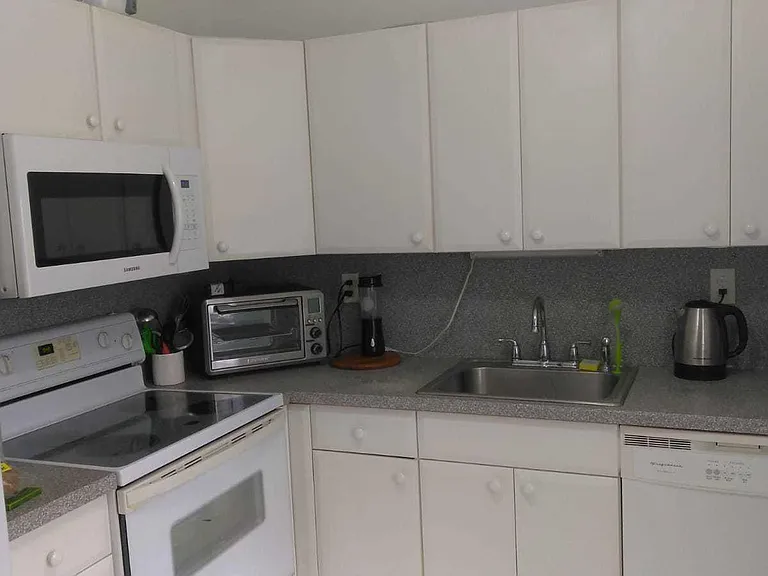 122 Normandy Ln #C — Photo 5