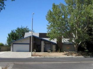 2761 W Avenue J4, Lancaster, CA