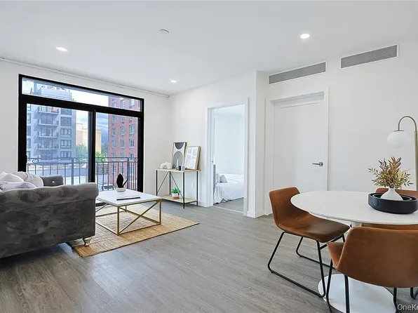 43-30 52nd St Unit 3B, Woodside, NY 11377