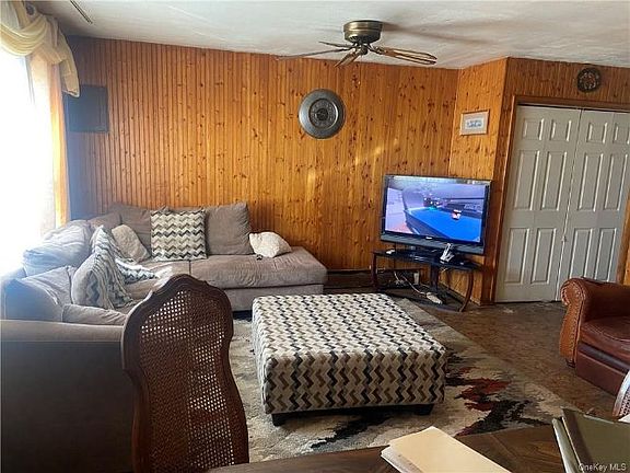 5th image of 12 Campbell Ct