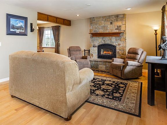 4th image of 281 Woodman Dr